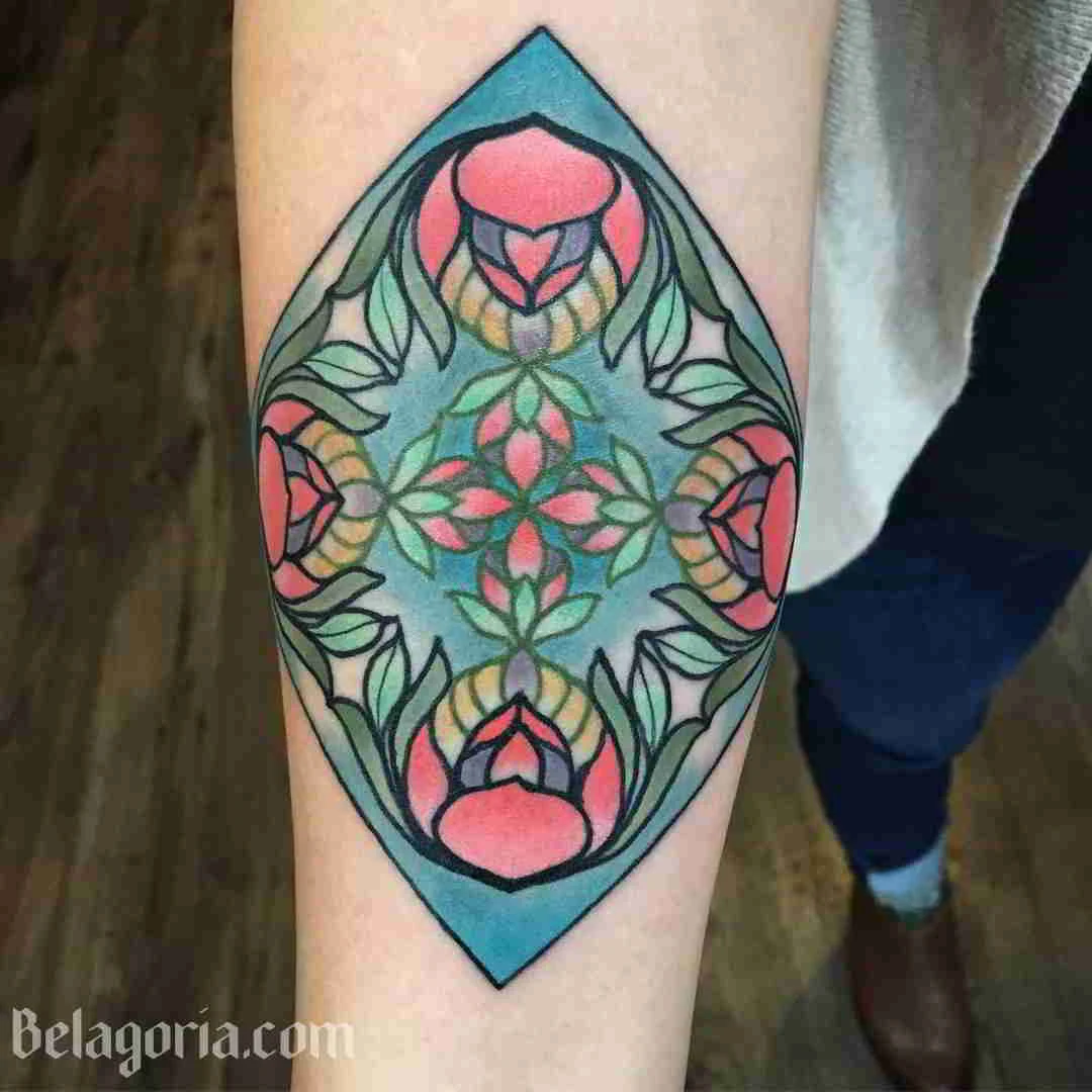 Un tatuaje new School para mujer muy colorido