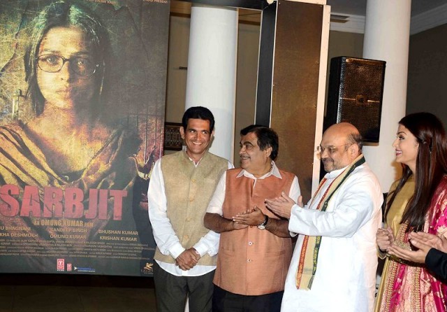 Aishwarya in Golden Salwar Suit at Sarabjit Poster with Amit Shah and Nitin Gadkari