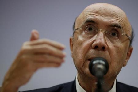 Agenda econômica continua independentemente de "qualquer coisa", diz Meirelles
