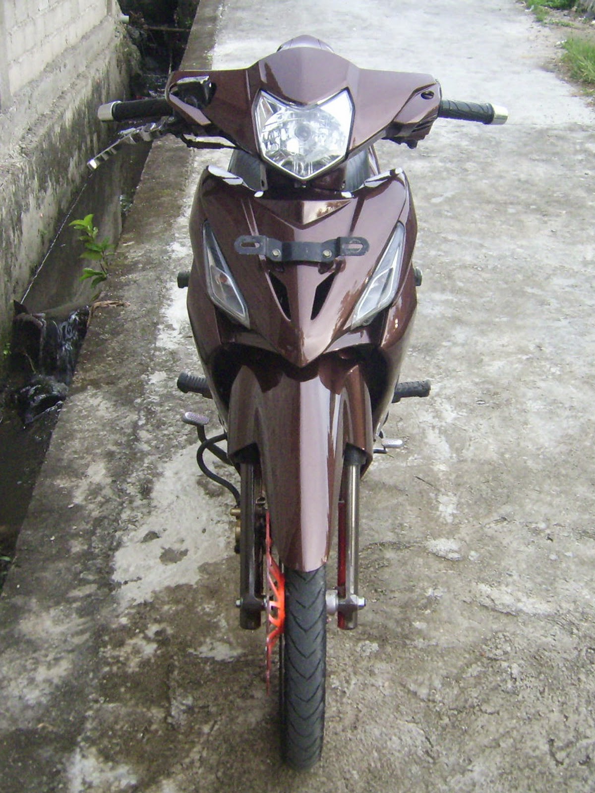 Modifikasi Motor Warna Coklat Beemotor