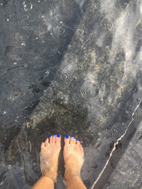 Feet in the fountain