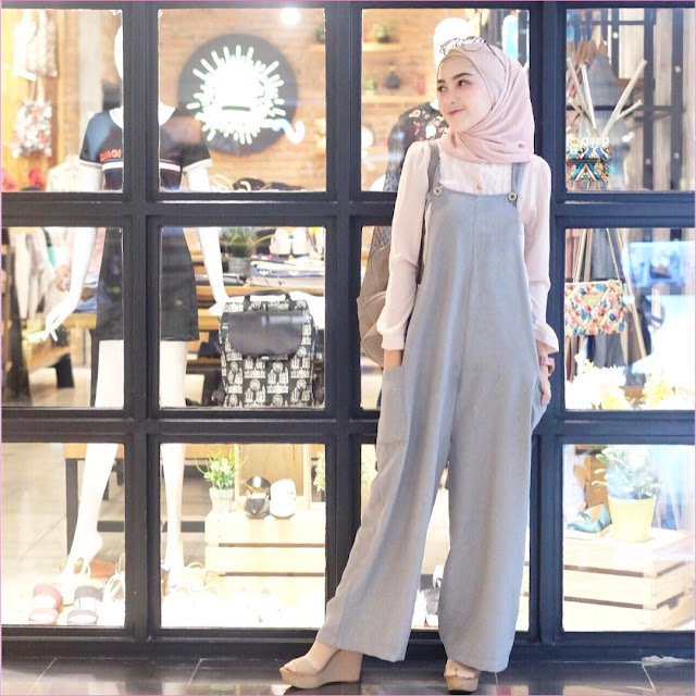  Kumpulan model dan gaya outfit Jumpsuit Berhijab yang sering dikenakan oleh Selebgram di  17 Gaya Outfit Baju Jumpsuit Berhijab Ala Selebgram 2018