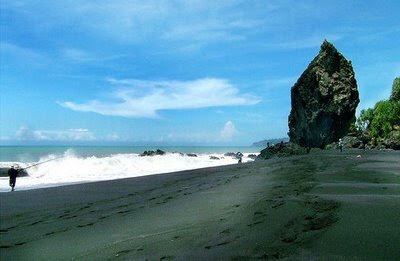 Pantai Watu Gedeg