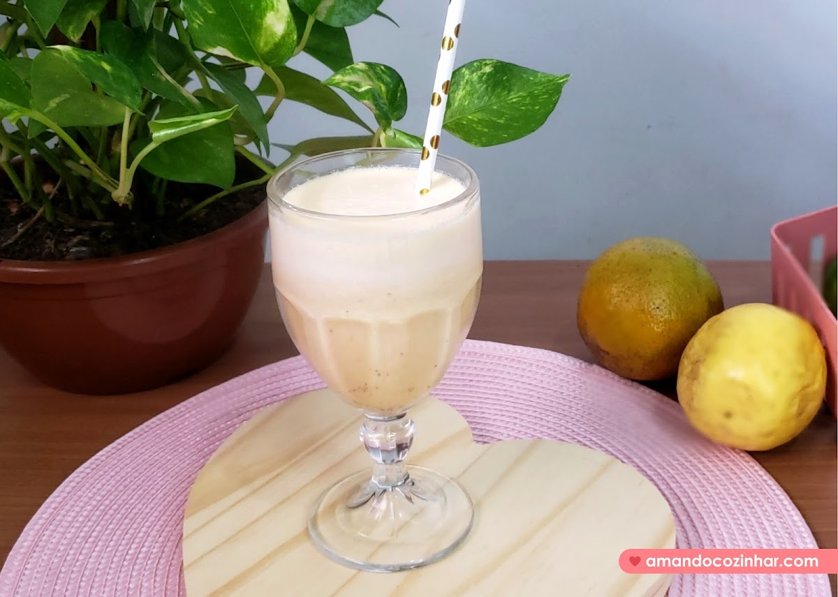 Smoothie de frutas amarelas