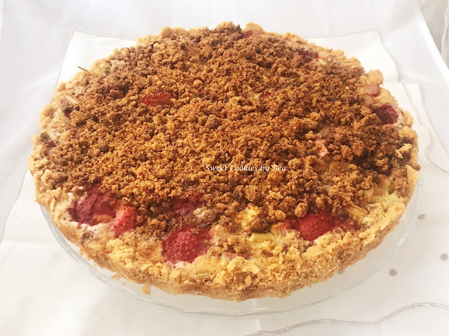 Tarta crumble de ruibarbo y fresas