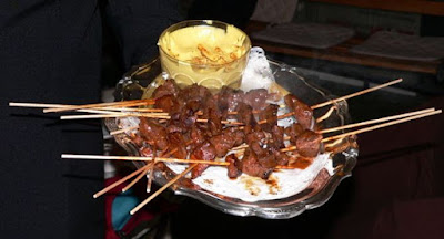 Foto de palitos de anticuchos como bocadillos