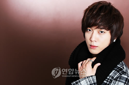 Jung Yong Hwa (CNBlue) đẹp trai và lịch lãm