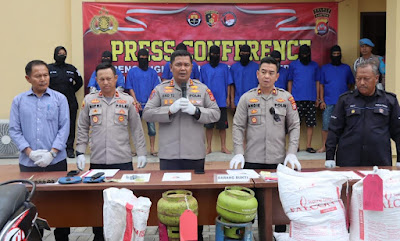 Polsek Ciwandan Polres Cilegon Polda Banten gelar press conference ungkap kasus tindak pidana penyalahgunaan pengangkutan atau niaga bahan bakar Gas dan Liquefied Petroleum Gas yang disubsidi Pemerintah