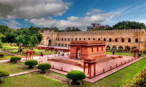 Dr.Allama Muhammad Iqbal tomb is located in Hazuri Bagh,(Lahore) the enclosed garden Allama Iqballbetween the entrance of the Badshahi Mosque and the Lahore Fort
