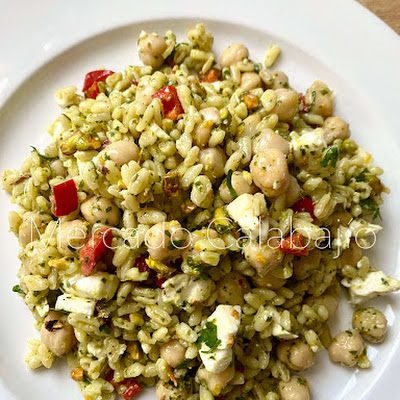 Ensalada agripicante de trigo con queso feta ahumado