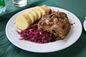 Roast_duck_with_dumplings_(Czech)