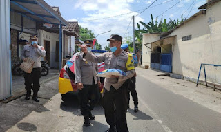 Pada Kegiatan JUMARI, Kapolsek Kediri Kota Beri Bantuan Kaum Duafa