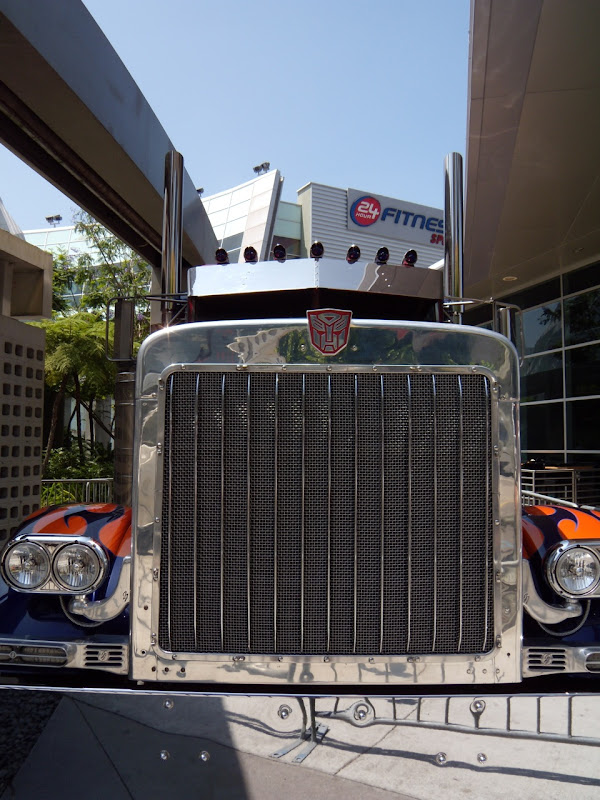 Transformers 2 Optimus Prime truck front view