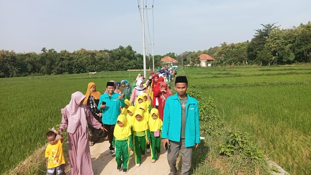 Jalan Jalan Santai (JJS) KKNS 02 bersama warga Desa Bringin 