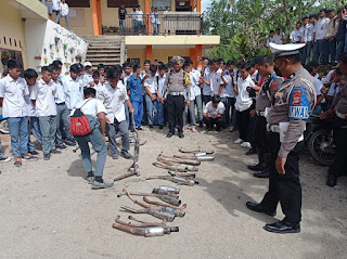 Hari ke-9 Ops Keselamatan, Kasat Lantas Polres Tator Sosialisasi Tertib Lalin ke Pelajar SMK Tira