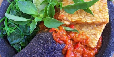 tempe penyet sambal terasi enak