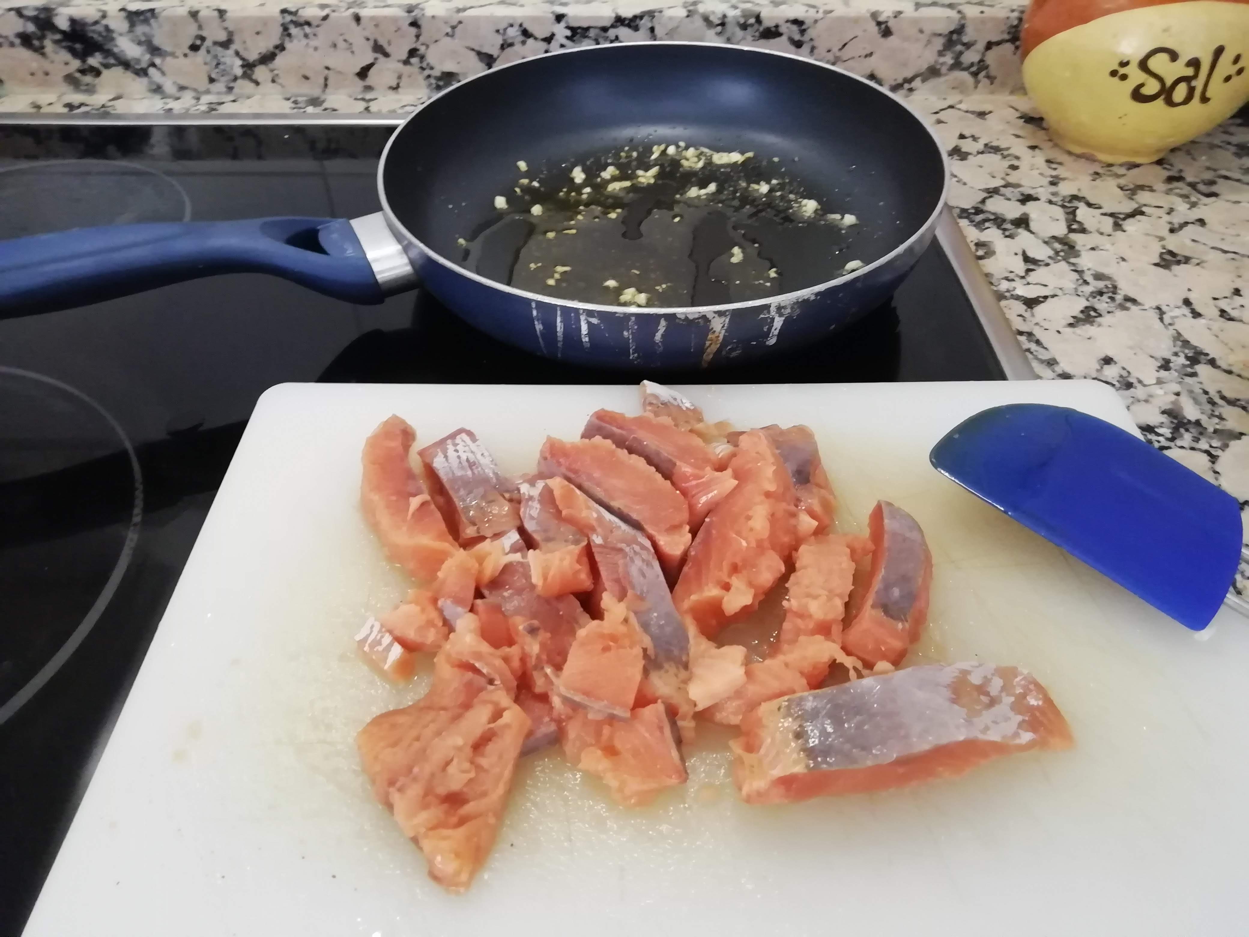 Pimientos asados rellenos de salmón y más