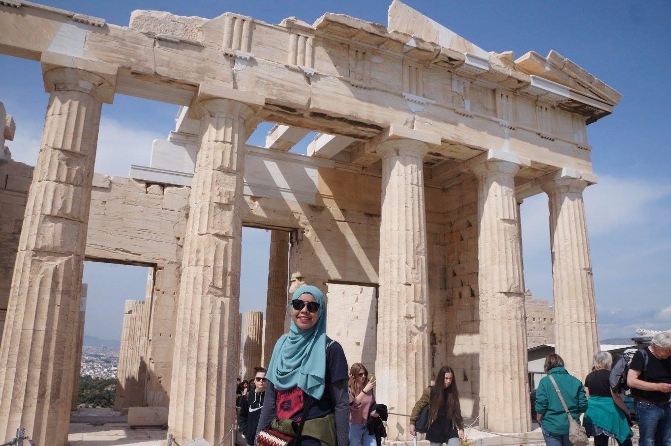 Travelog Greece, Athens: Acropolis Ancient ruins of Propylaia (Propylaea)