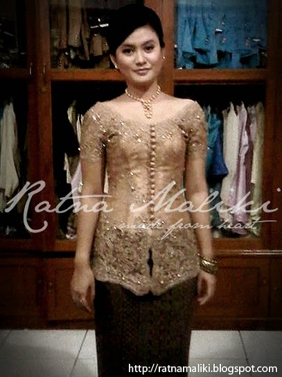 Foto Model  Baju  Kebaya Lengan Pendek Yokodwi