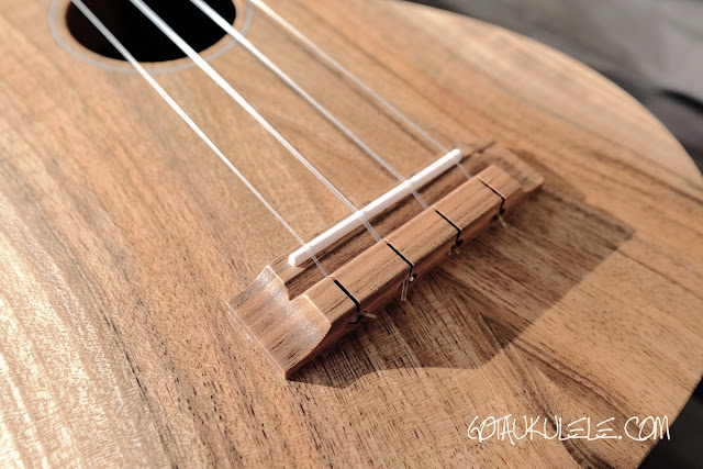 Brüko Walnut Soprano ukulele bridge