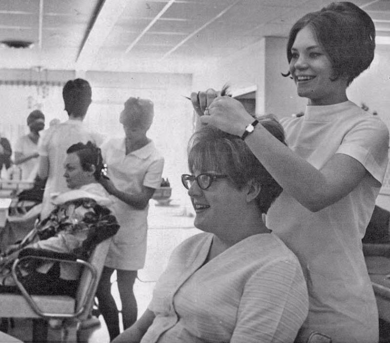 Inside Vintage Beauty Salons From the 1950s and 1960s 