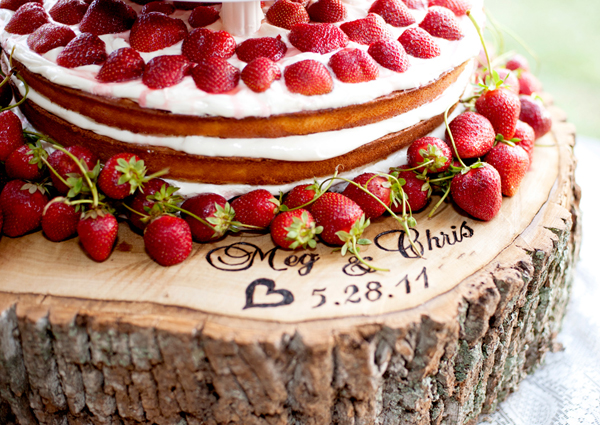 Personalized wedding cake stand via Southern Weddings