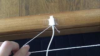 Lightningケーブルの断線しやすい箇所を糸で編んでる様子3
