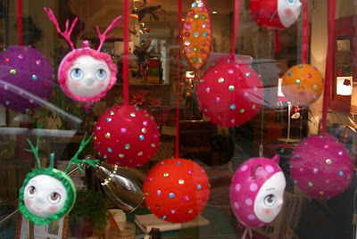 boules en papier maché de noël