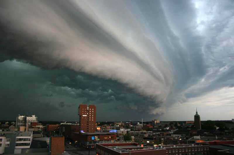 gambar, foto, pelik, imej, awan, formasi, unik, berbentuk, ekor naga, ganjil, bidang meteorologi, shelf cloud, fenomena, terbaru, kawasan, sabah, tempat, ramal, lihat, dunia, bergulung, tebal