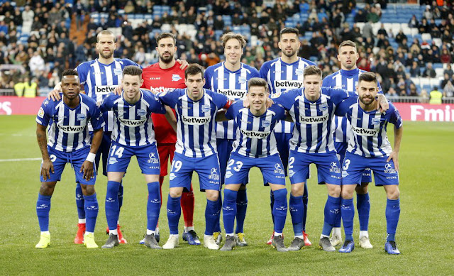 DEPORTIVO ALAVÉS. Temporada 2018-19. Laguardia, Pacheco, Tomás Pina, Maripán y Calleri; Wakaso, Burgui, Manu García, Jony, Vigaray y Rubén Duarte. REAL MADRID C. F. 3 (Benzema, Vinicius, Mariano) DEPORTIVO ALAVÉS 0. 03/02/2019. Campeonato de Liga de 1ª División, jornada 22. Madrid, estadio Santiago Bernabeu.