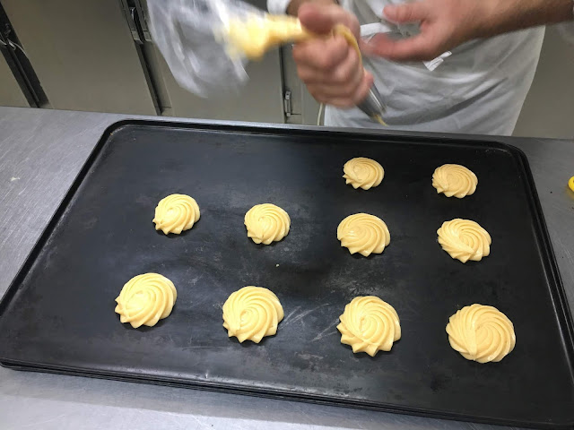 baking almojábanas