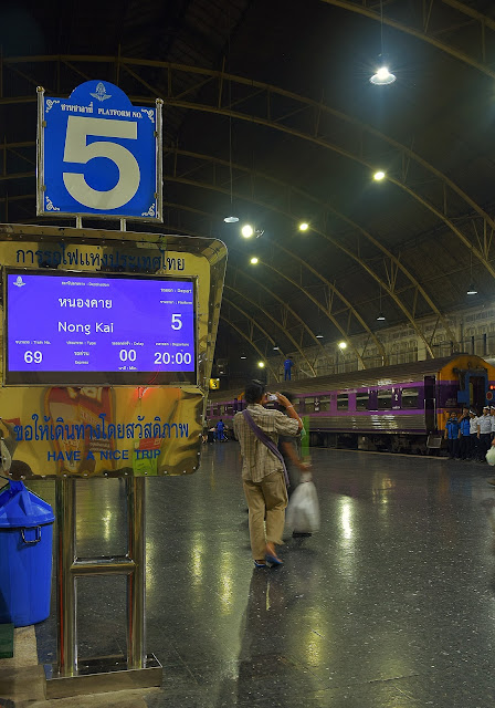  Hua Lamphong Train 69_Trailforsmiles.blogspot.com