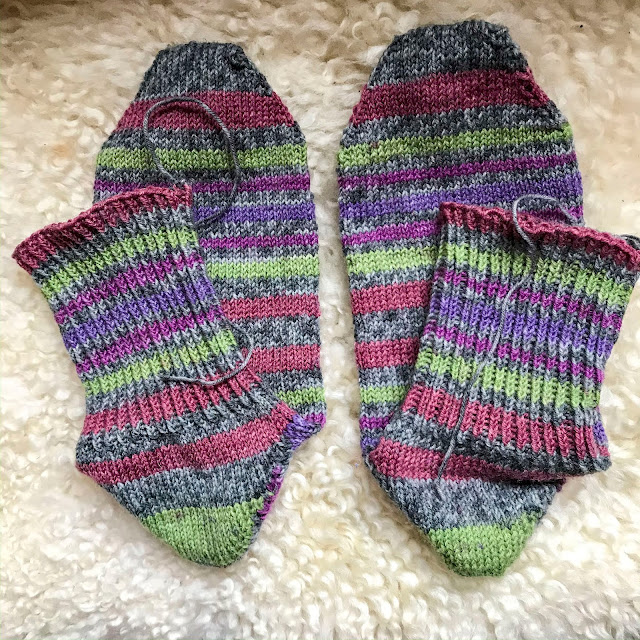 sockor, socks, toe-up, tå-upp, kortvarvshäl, short-row-heel