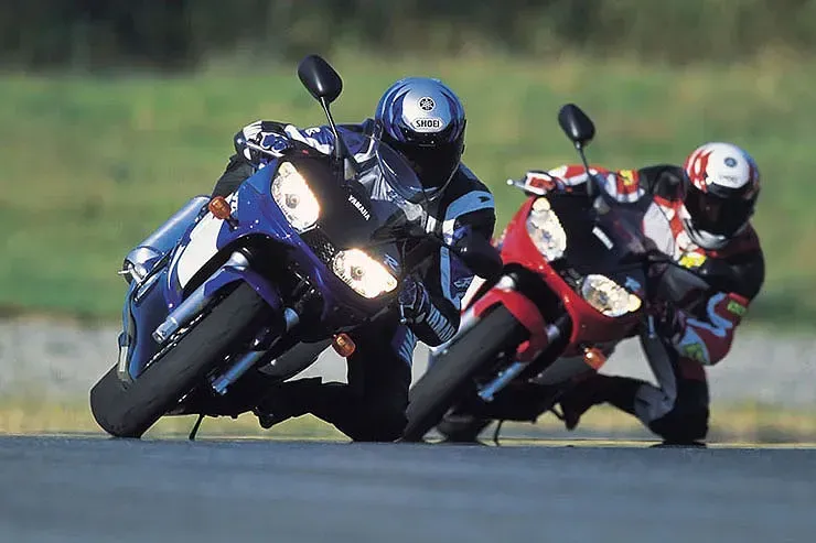 Yamaha R6: A Rider's Dream - Where Lightweight Meets Lightning Fast