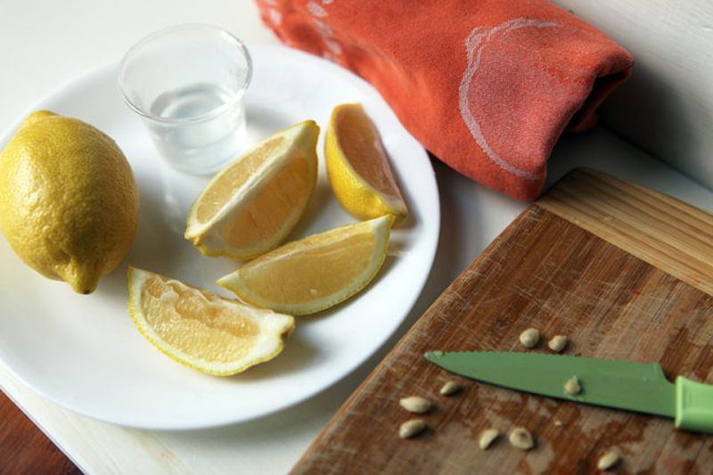  How to Treat Melasma With Lemon Juice & Sweating