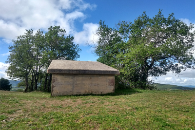 Caseta de aguas en el cordal de la sierra