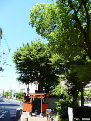 鶯塚藤八大明神