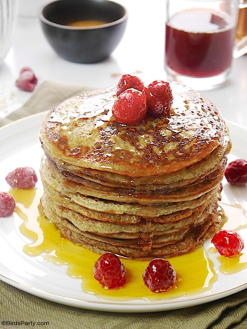 Crêpes Pancakes aux bananes et à l'avoine sans gluten - Recette de crêpes au mixeur rapide, facile et saine pour le petit-déjeuner, le brunch ou la Chandeleur! by BirdsParty.com @birdsparty #pancake #crepes #chandeleur #sansgluten