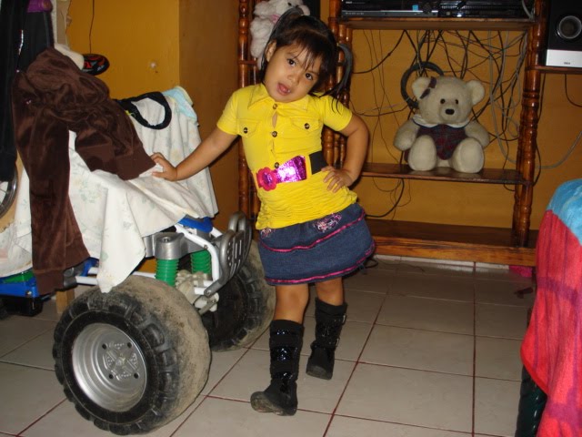 ELLA ES MI PRIMITA
