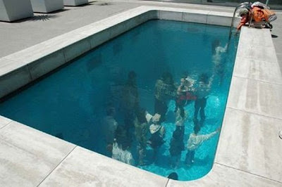 9 Funny swimming pools pictures
