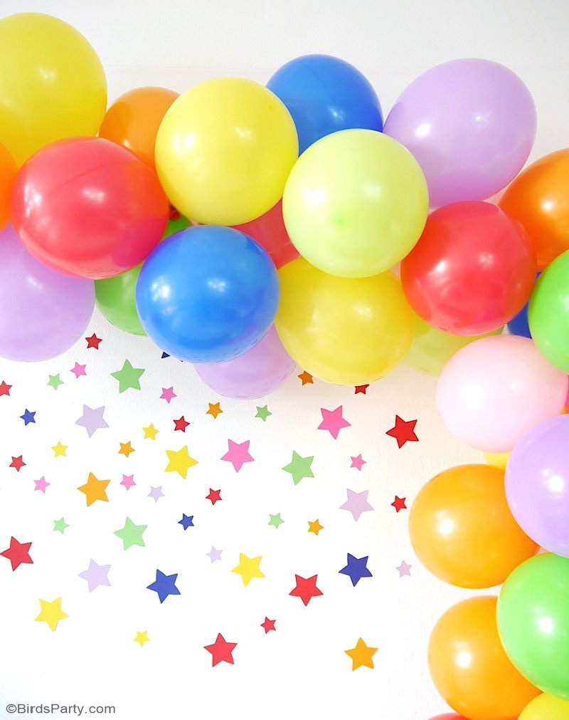 How To DIY a Balloon Garland - an easy craft tutorial project to make to help decorate parties, birthdays, weddings, photo-booths or any celebration! by BirdsParty.com @birdsparty #balloongarland #diyballoongarland #balloongarlandDIY #balloondecorations #weddingdecor #birthdaydecorations #balloonarch