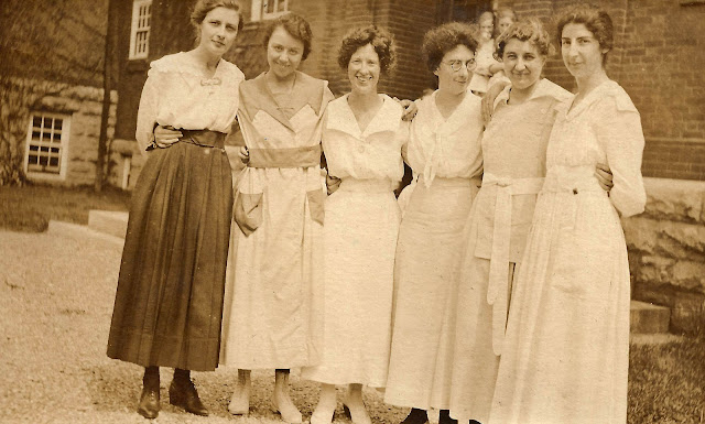 Florence Smith and 5 unknown friends