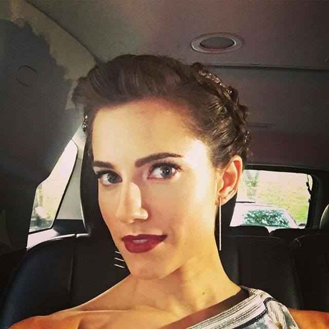 Allison Williams Awesome Profile Pics