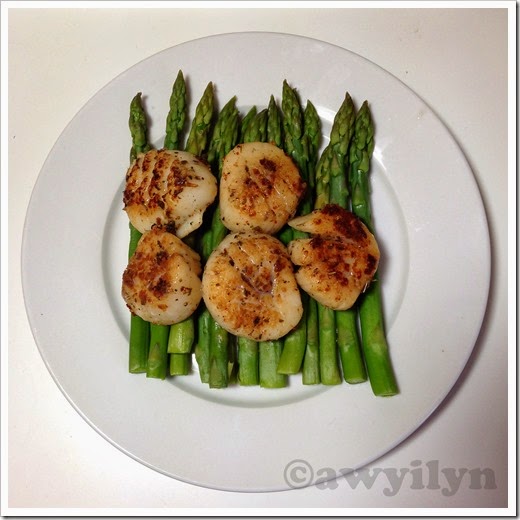 Scallops on asparagus Scallops on asparagus