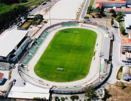 http://www.publico.pt/local/noticia/camara-da-figueira-da-foz-aprova-fim-da-cedencia-do-estadio-municipal-a-naval-1629683