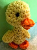 http://translate.google.es/translate?hl=es&sl=en&tl=es&u=http%3A%2F%2Fsheepofdelight.blogspot.com.es%2F2014%2F04%2Fspring-duckling-free-amigurumi-crochet.html