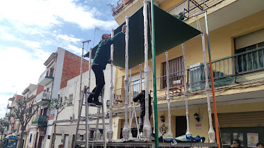 Preparando el paso de Ntra. Sra. de la Esperanza