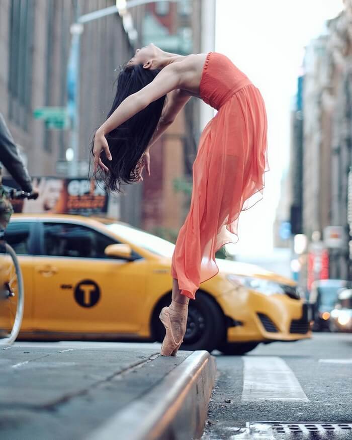 37 Captivating Portraits Of Ballet Dancers Dancing On New York Streets