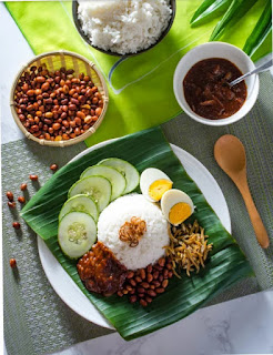 Nasi lemak makanan khas singapura