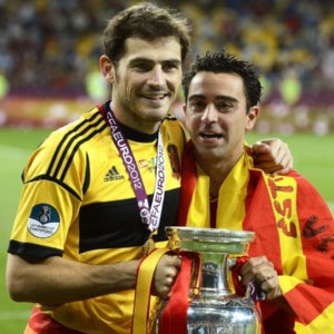 Iker Casillas y Xavi Hernández